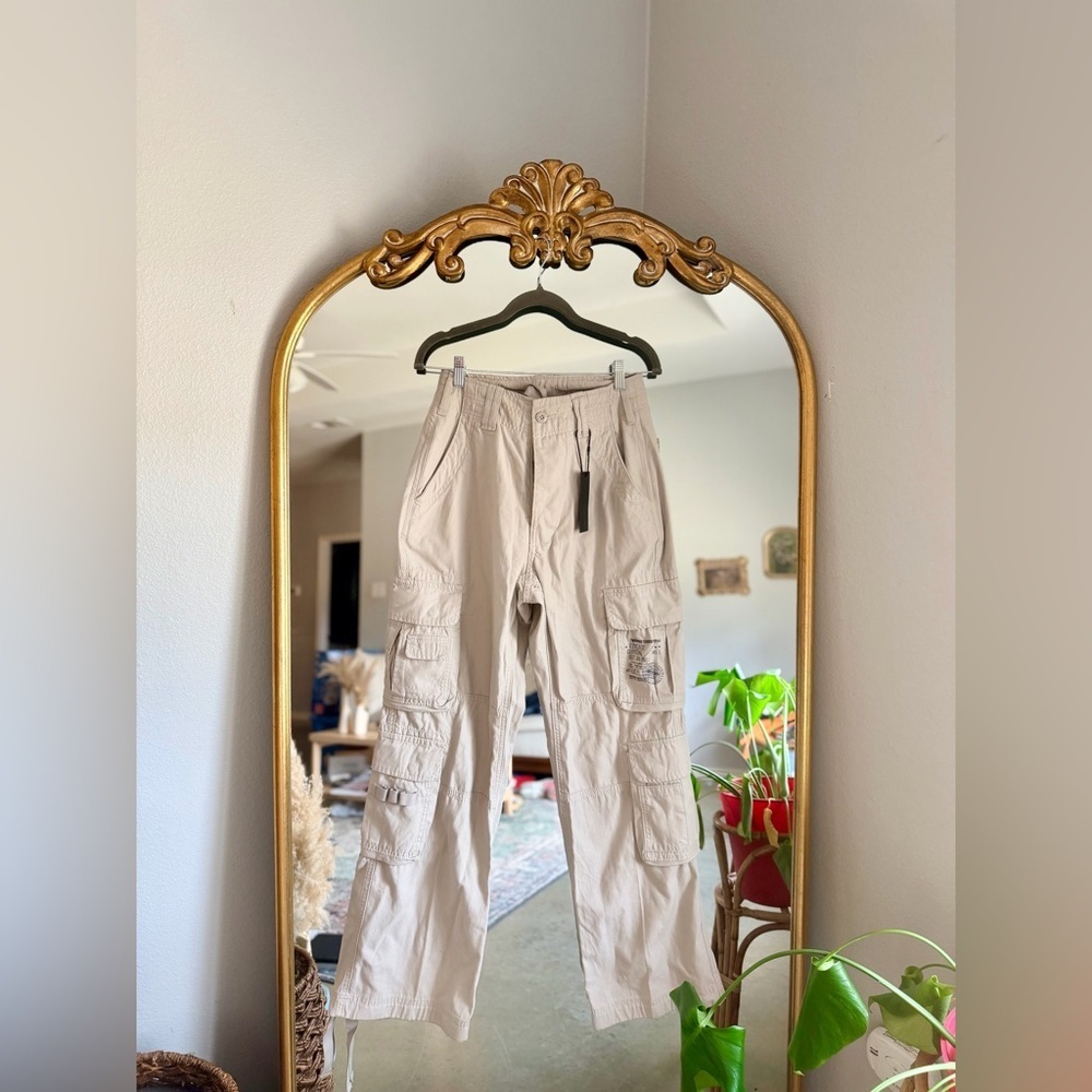 A vintage fit beige cargo pants size small nwt